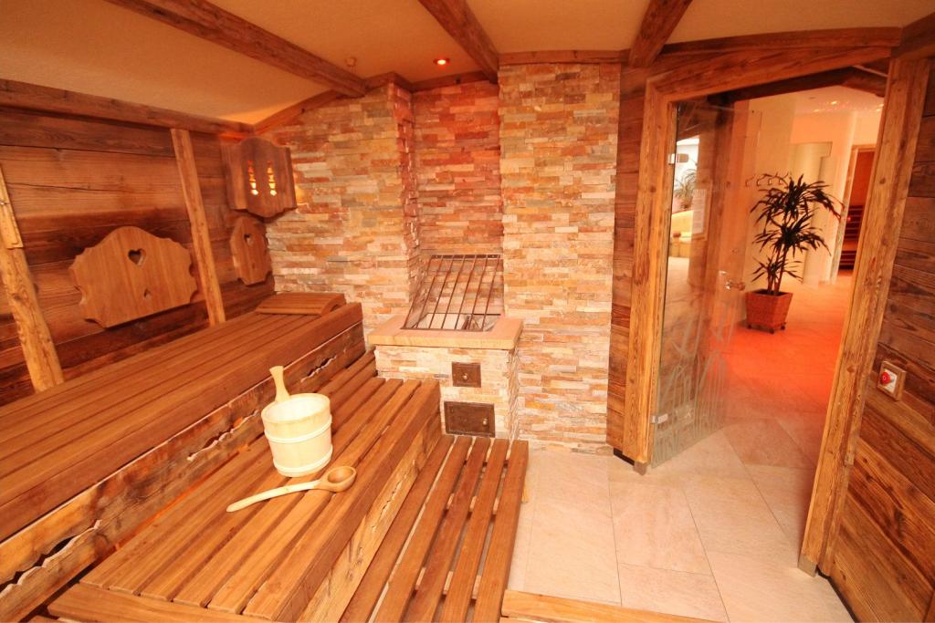 Finnische-Sauna von innen nach aussen fotografiert